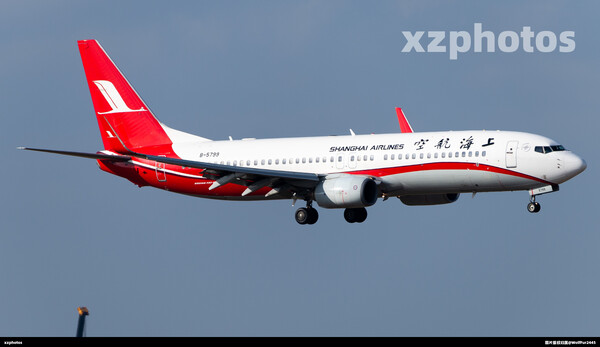 上航738