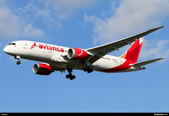 N796AV