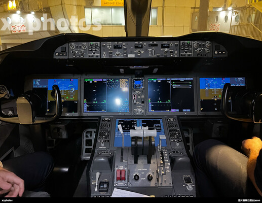 F-HRBC驾驶舱