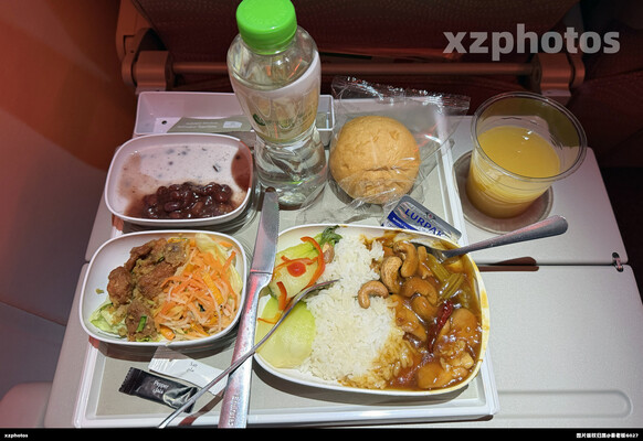 EK385 香港-素万那普 经济舱餐食