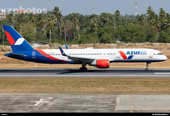 Azur Air 752