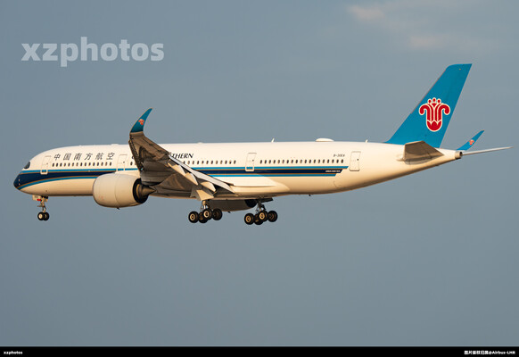 南航A350降落