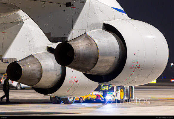 B-2476发动机
