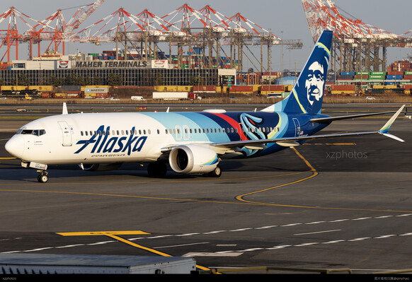 N933AK