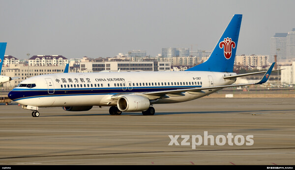 B737