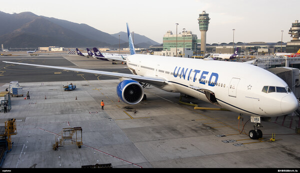 N215UA