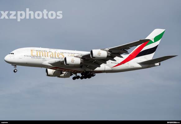 阿联酋A380雨后到访