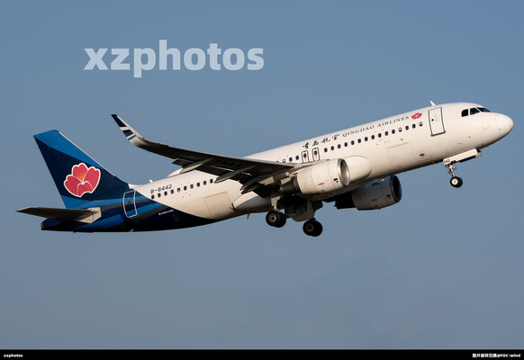 青岛航空A320在福州长乐国际机场起飞