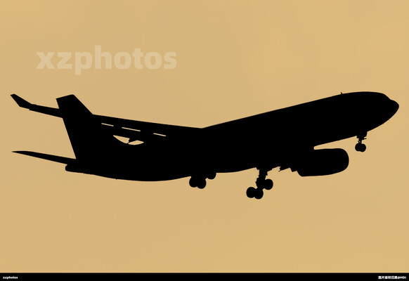 夕阳下的Airbus A330-243