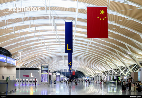 上海浦东国际机场T2航站楼出发层