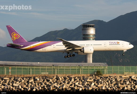 Thai Airways International Approaching HKG