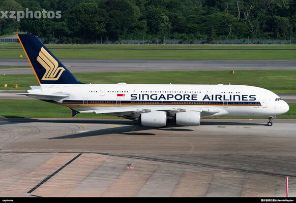 Singapore Airlines A380 Taxiing