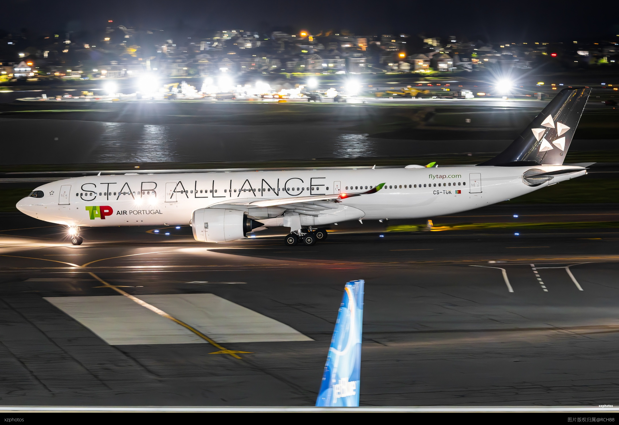 葡萄牙航空一架A330neo在大西洋上空客舱出现烟雾