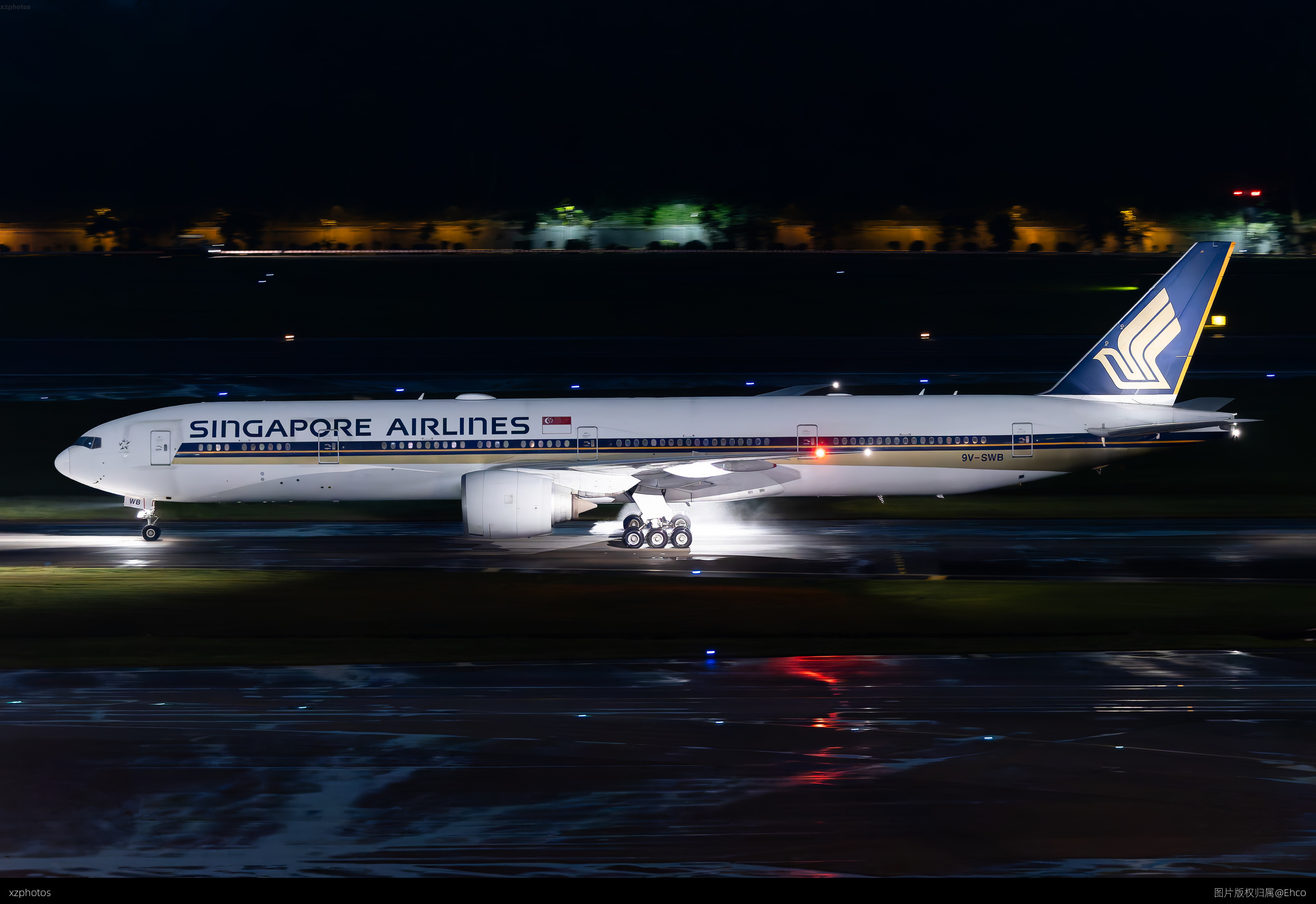 雨中新航77W