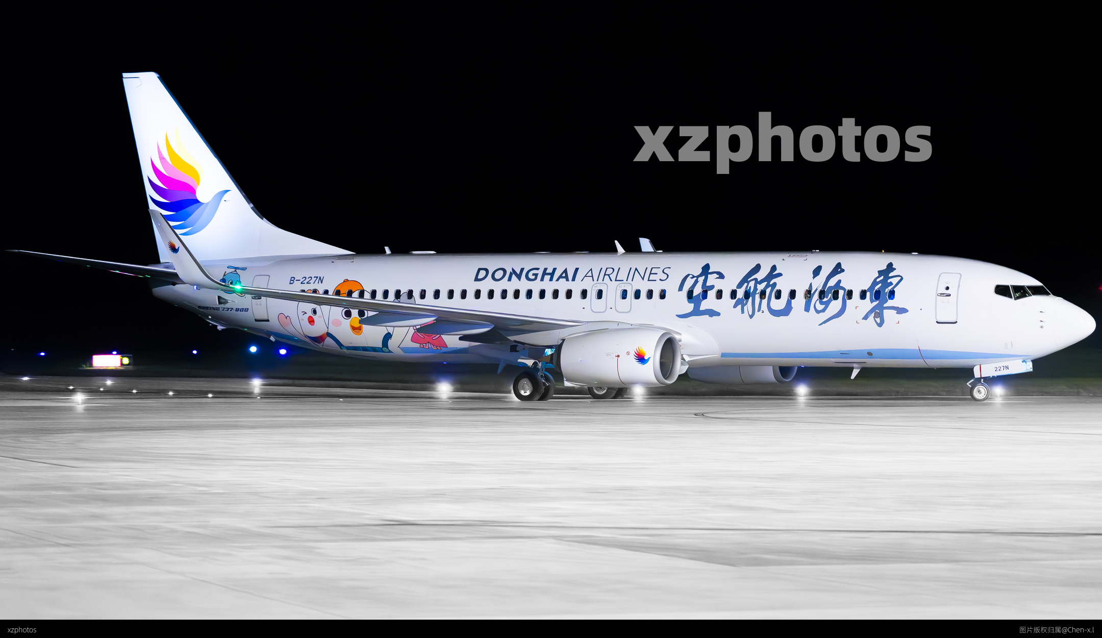 两架波音737-800回归东海航空