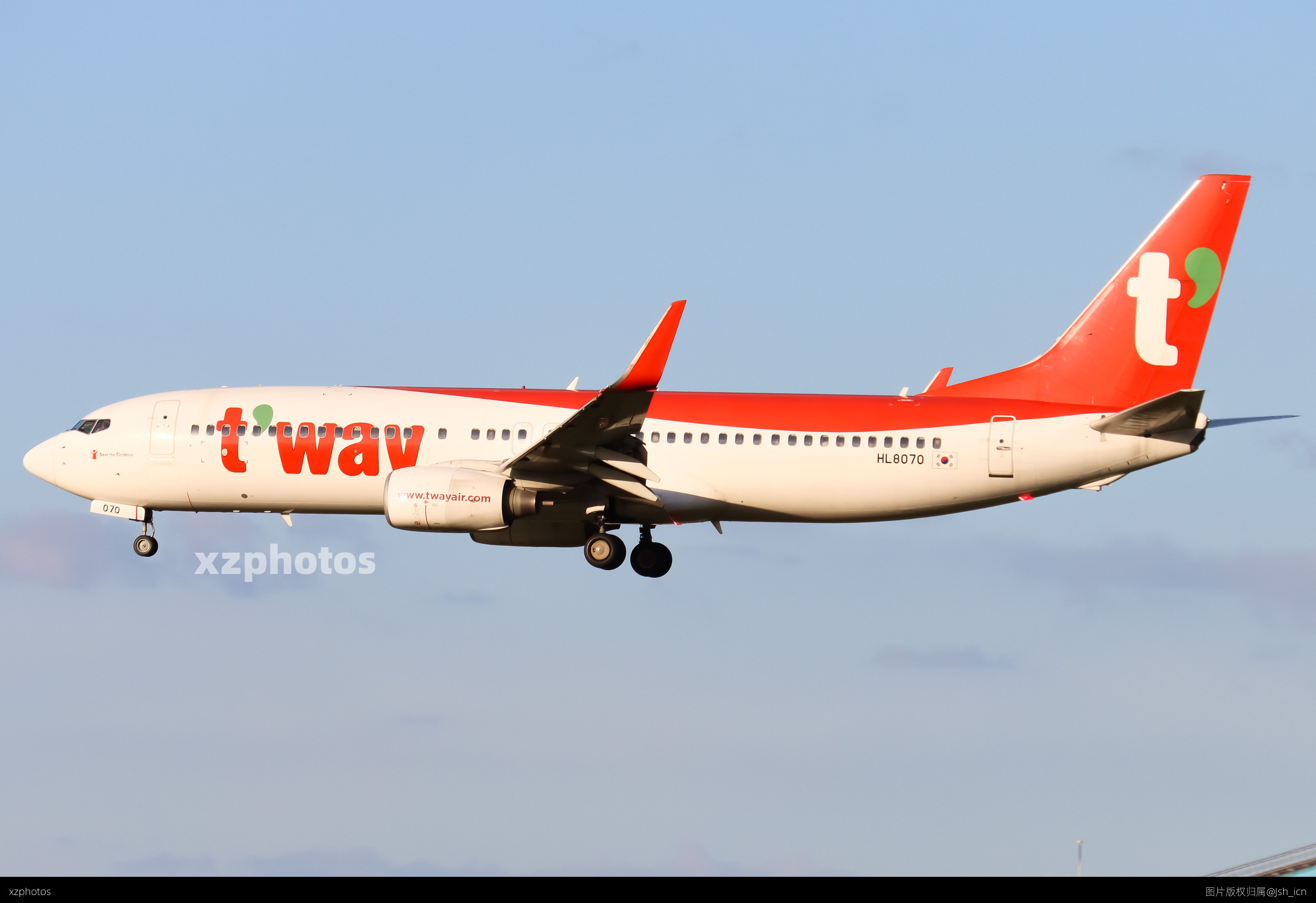 737