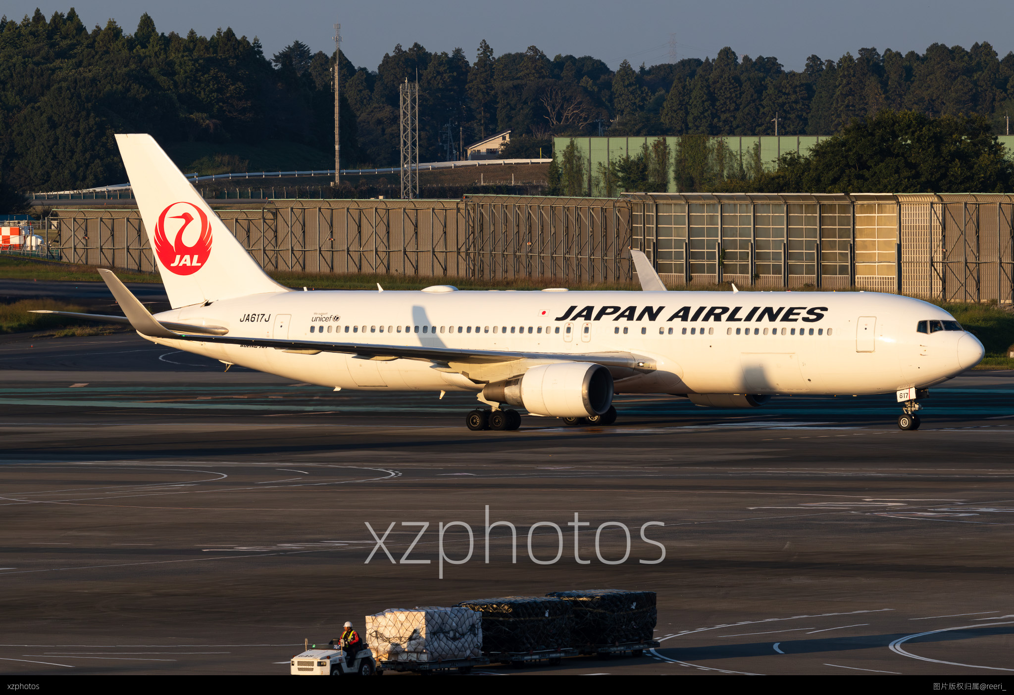 日航767滑行