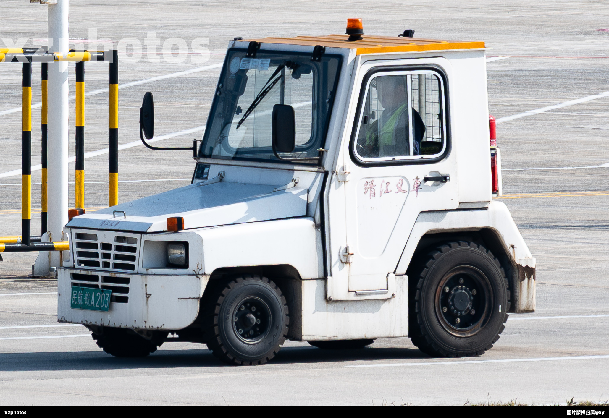 行李牵引车