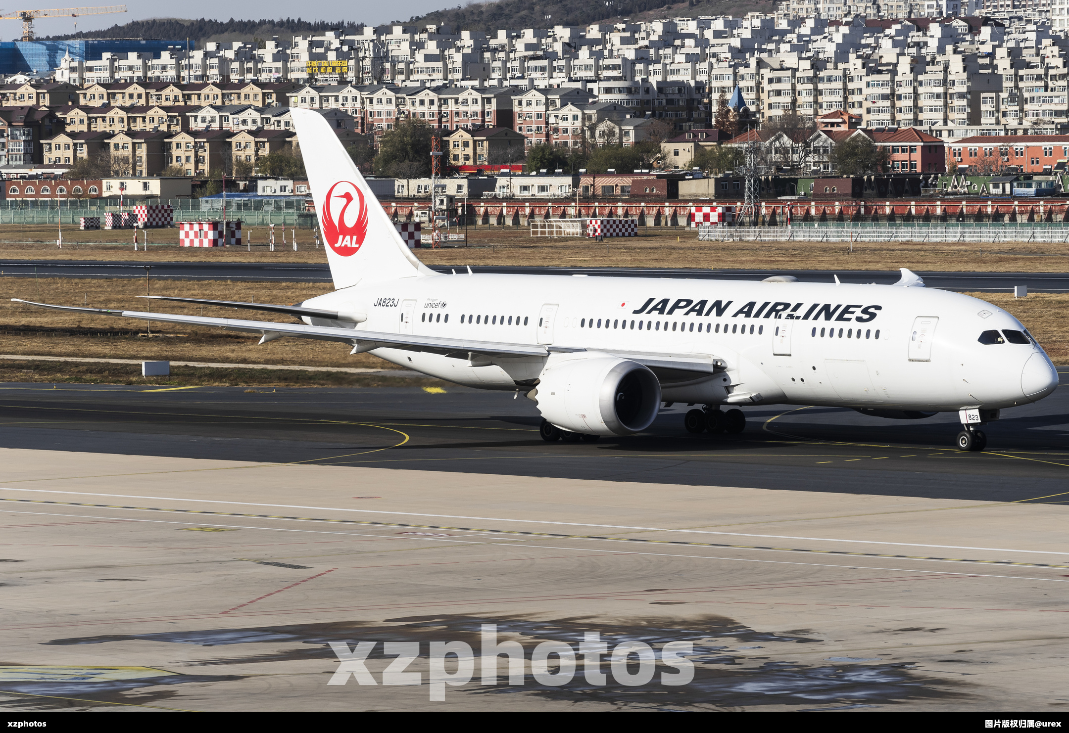 JA823J