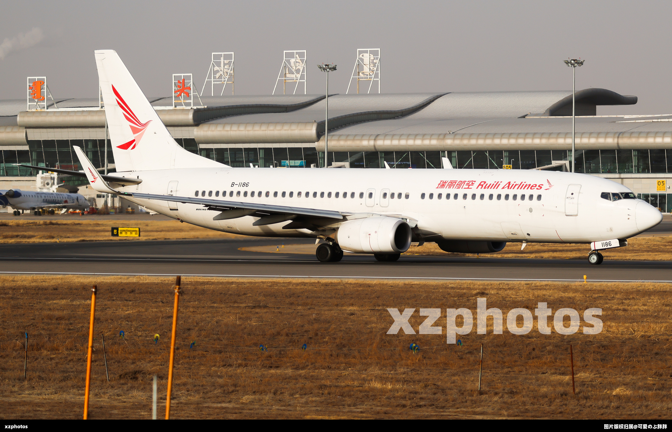 737