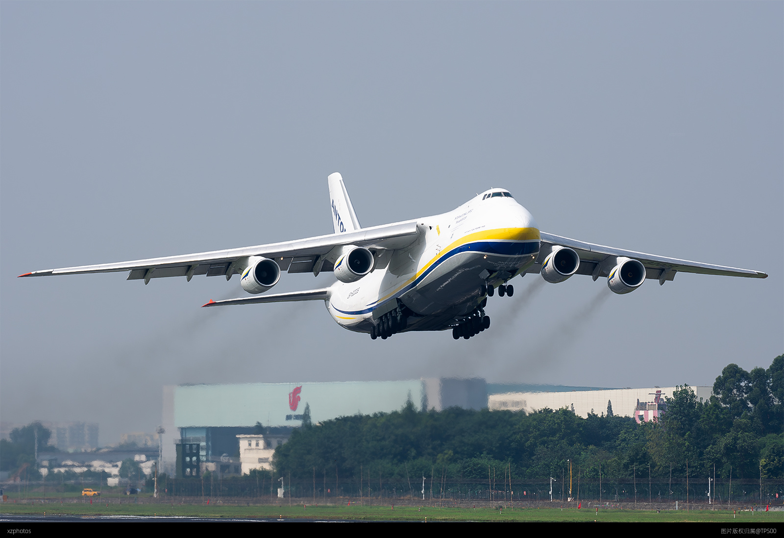 UR-82009