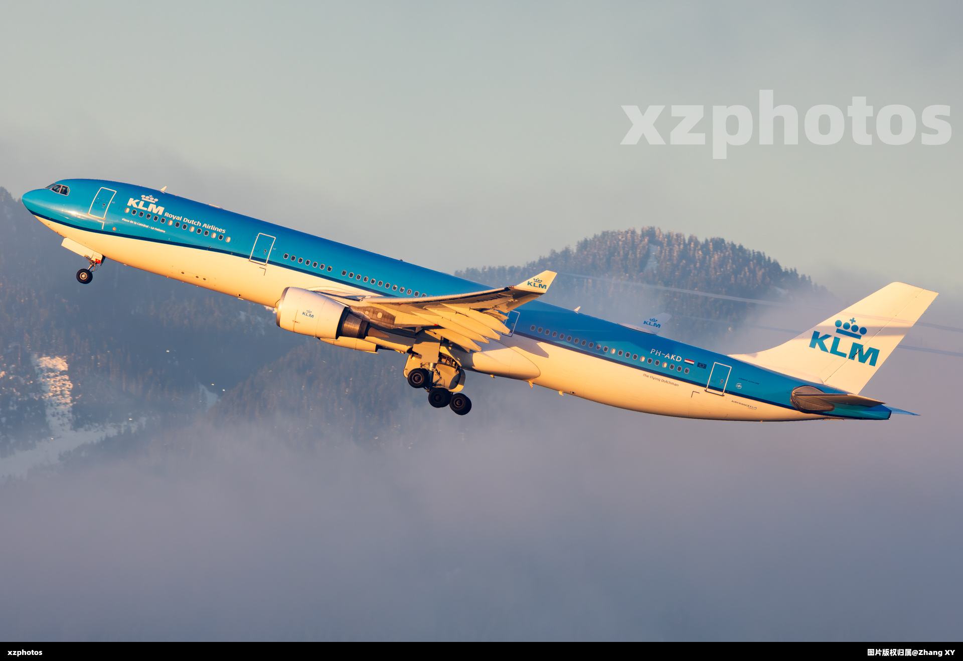 PH-AKD