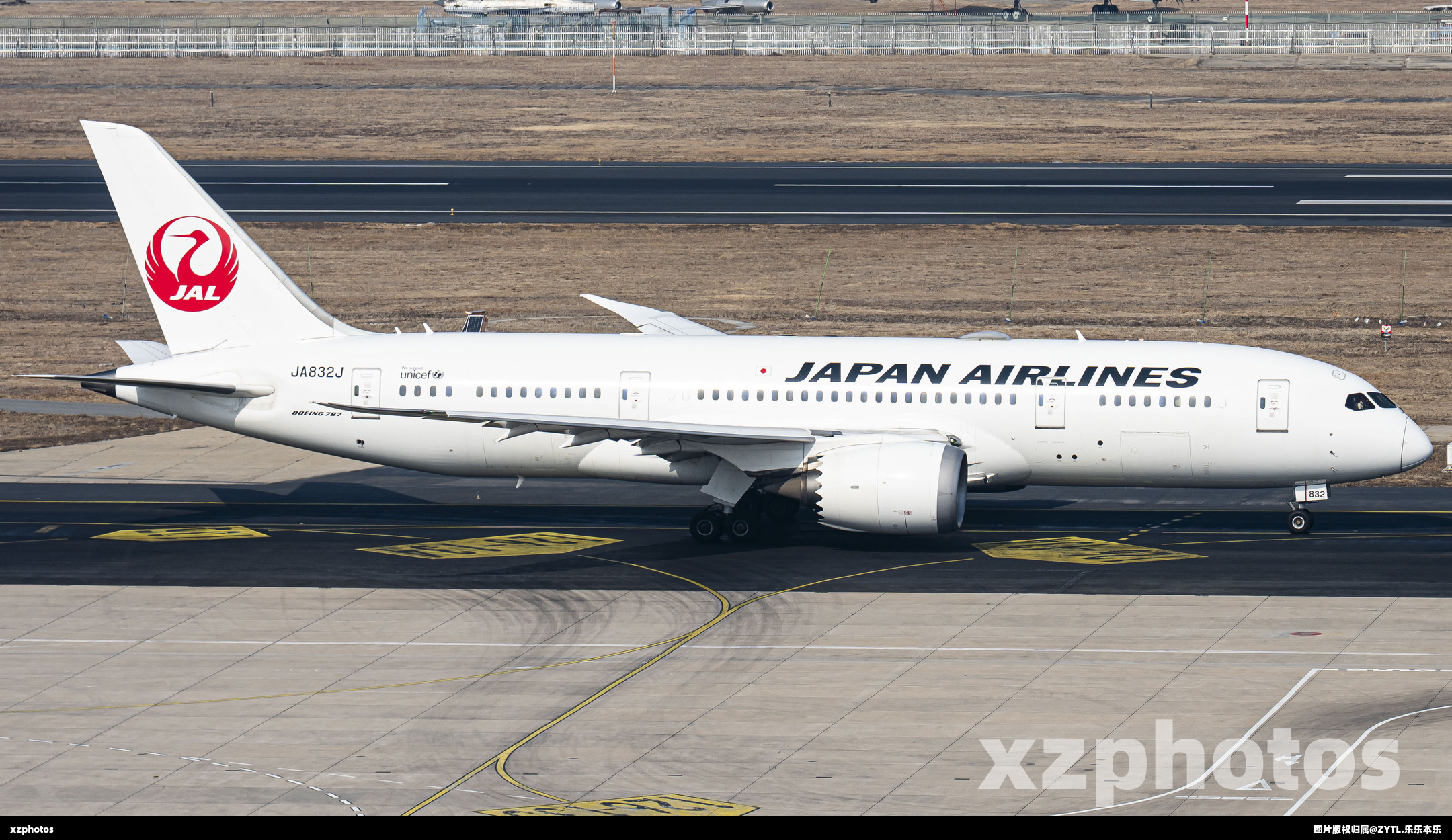 JA832J