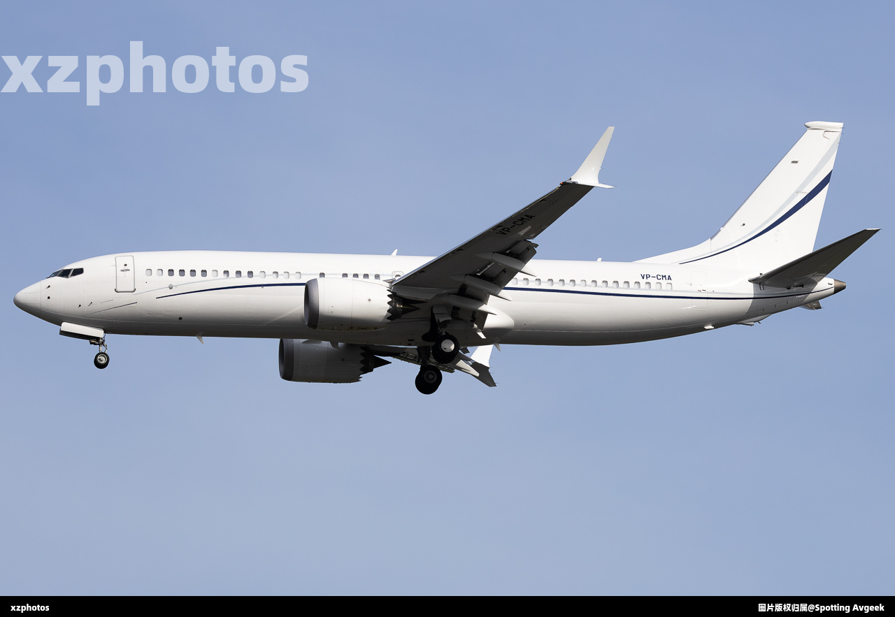 737 MAX 8