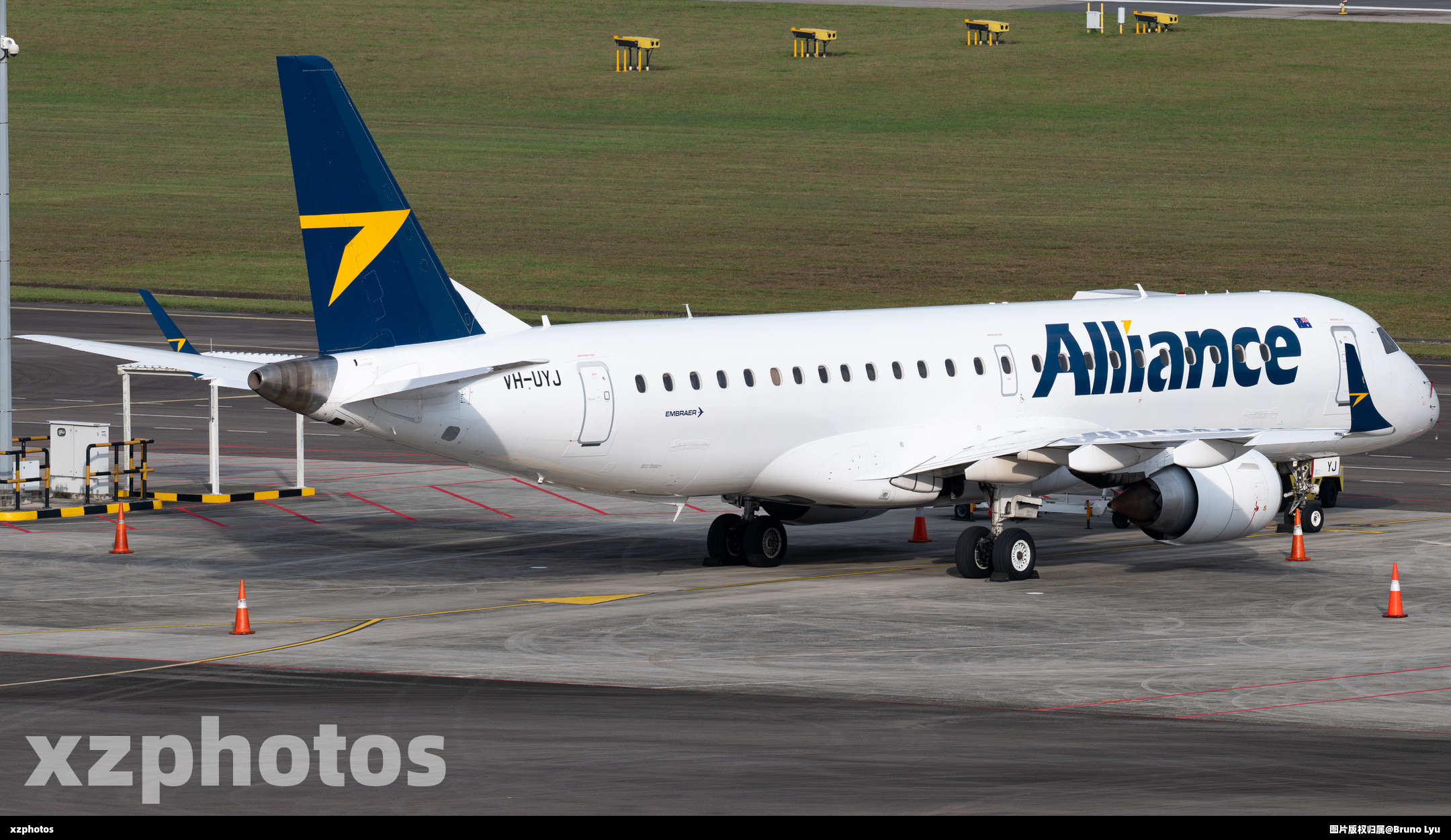 VH-UYJ