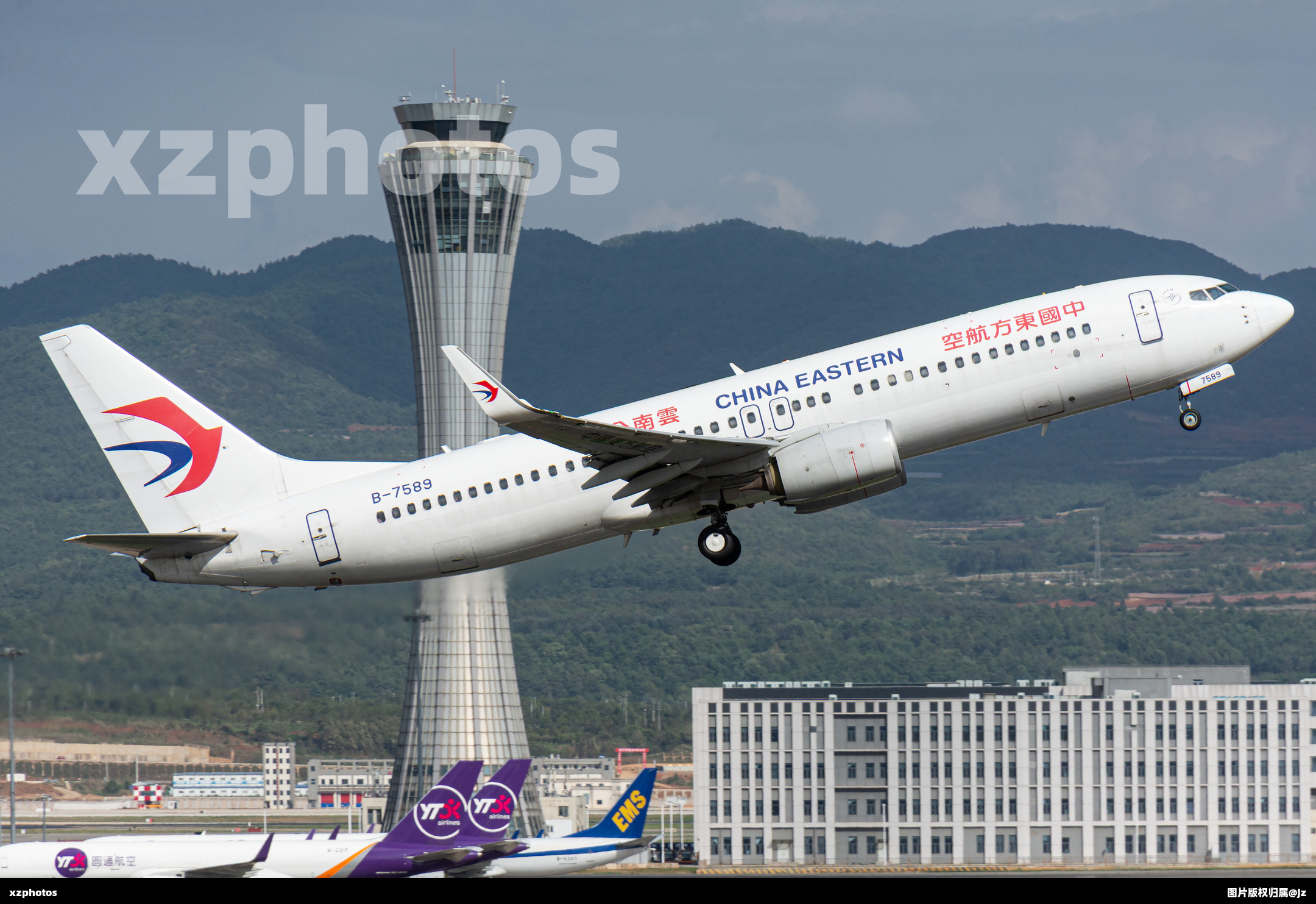 B-7589