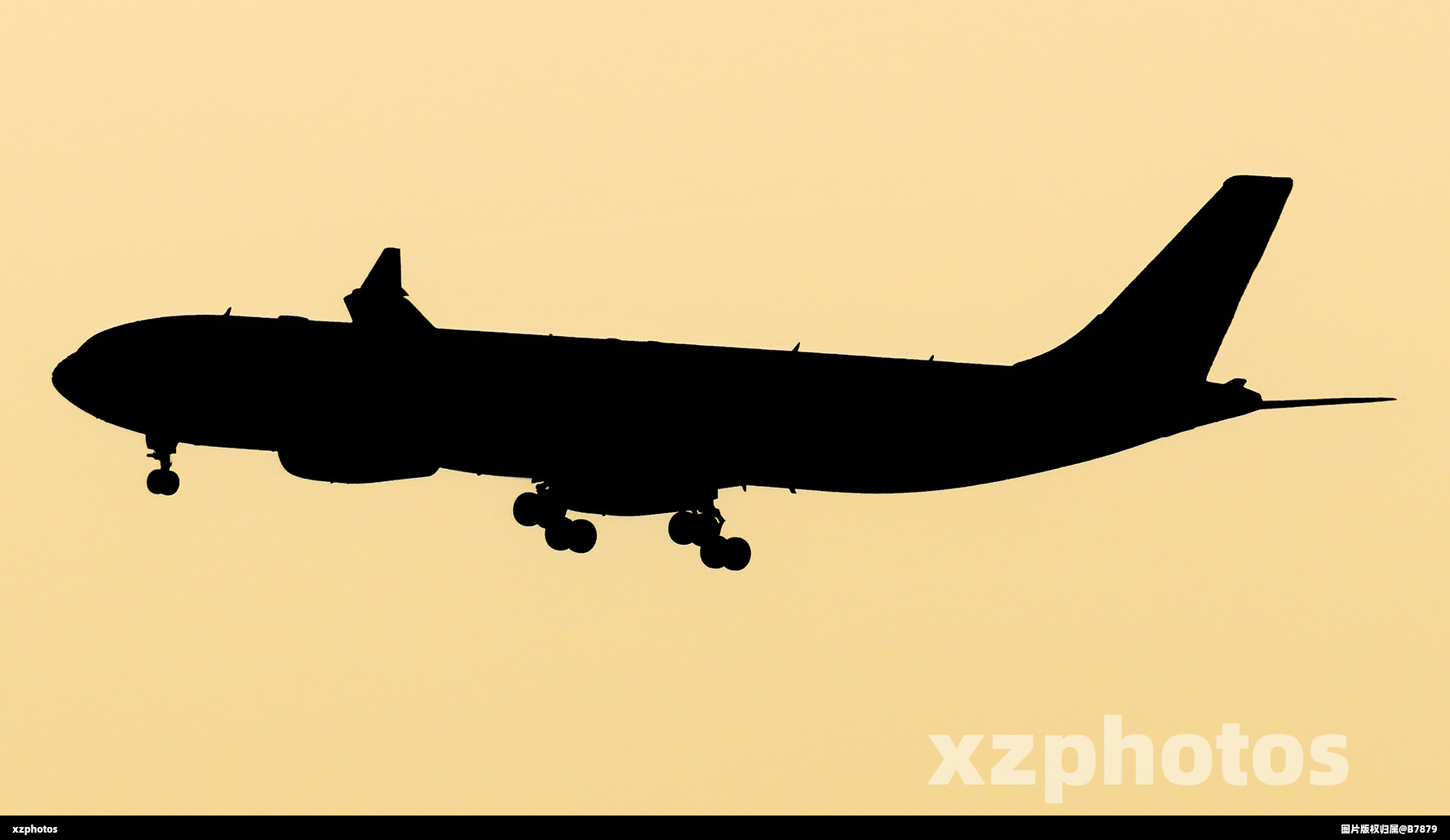 国航A333降落PEK