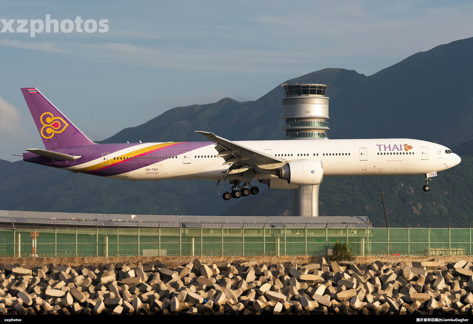 Thai Airways International Approaching HKG