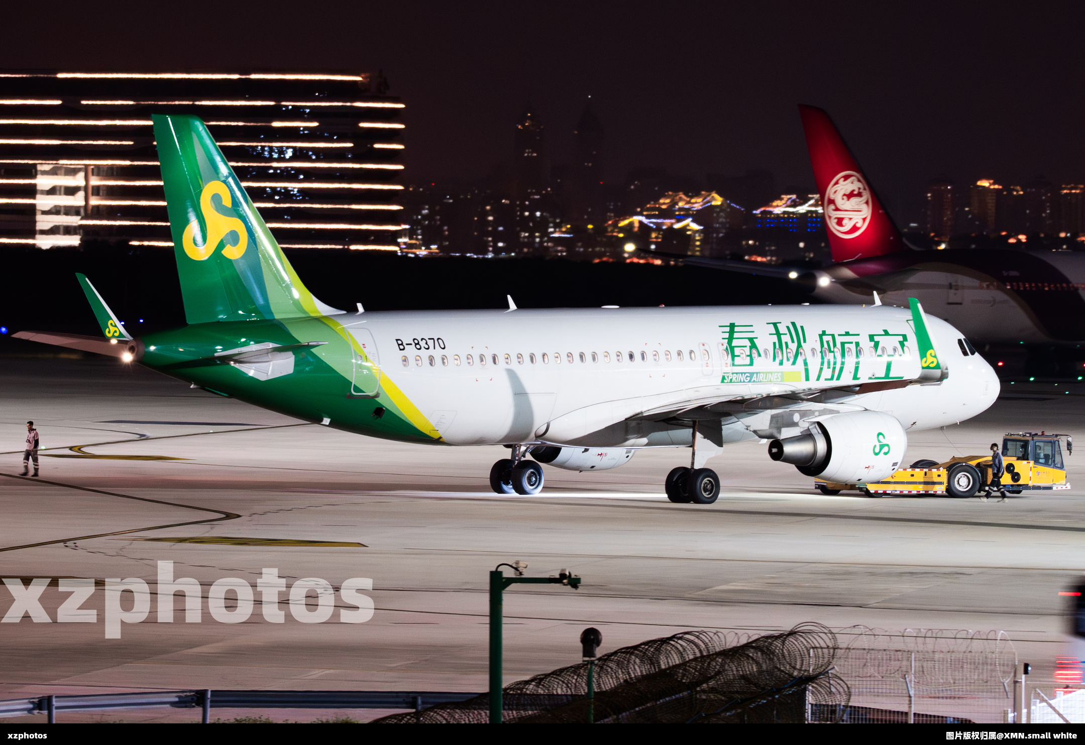 B-8370