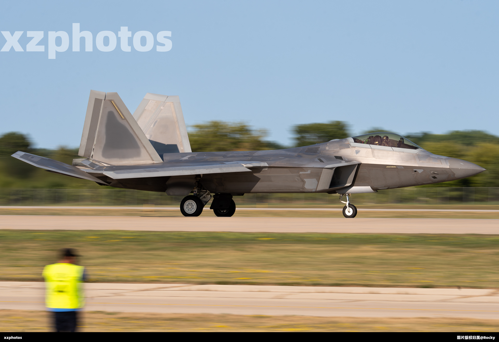 F22